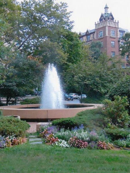 Triantafillu-Fountain800 fountain
