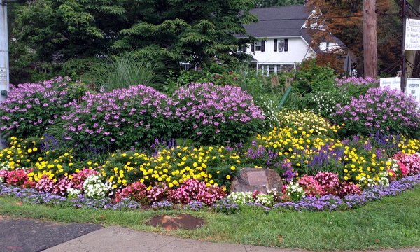 62-RidgewayMamk-3-600 Gedney Farms Corner Garden