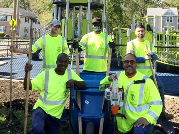 2020-daff-planting-crew-s Our 2020 DPW Daffodil Crew